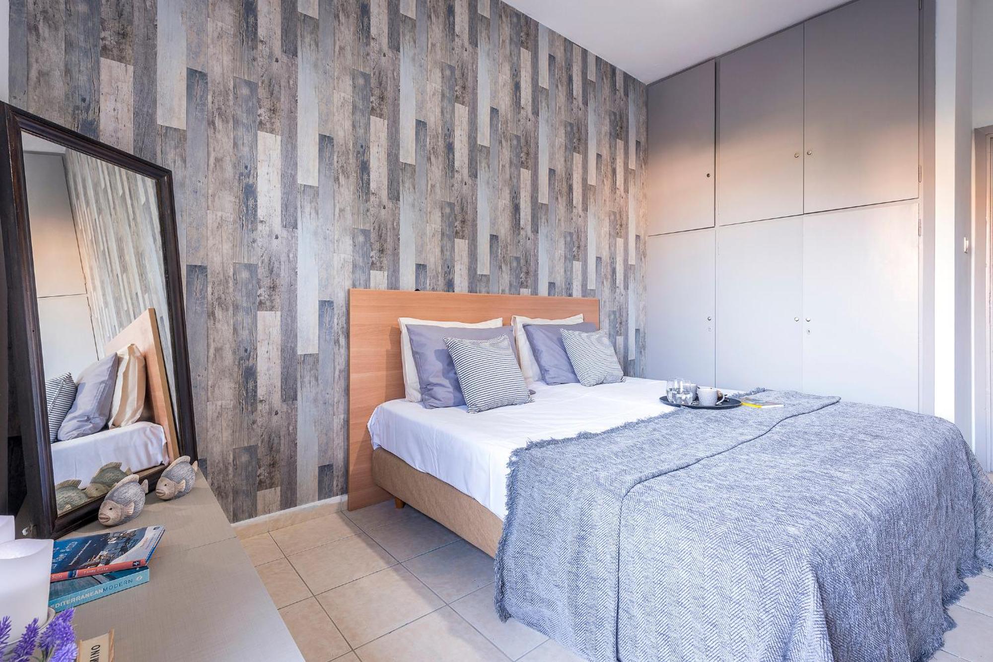Bay A4 * Selianitika